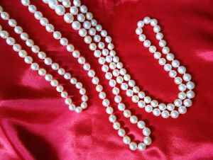 Portuguese pearls.  Photo by Mauro Cateb. May 2 2011. Wikimedia Commons. 
